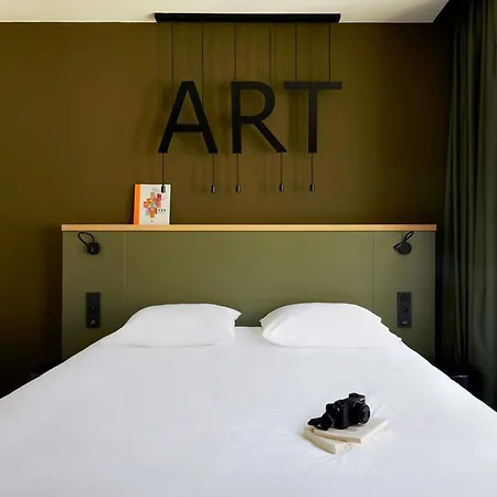 Отель Mercure Grand Centre Cathedrale 4*